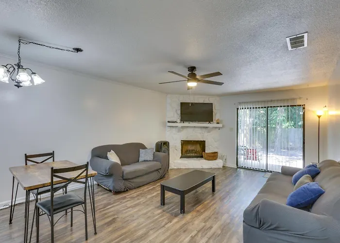 Pet-friendly Fsu W/ Private Fenced Yard Ferienhaus *