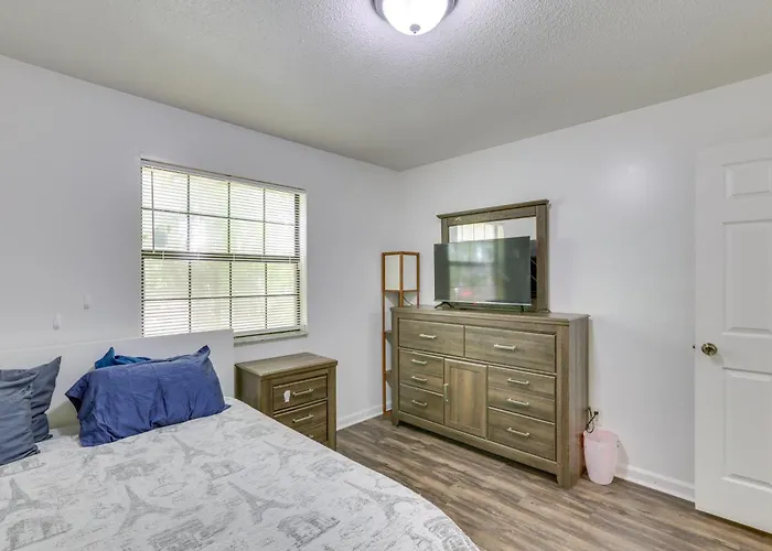 Pet-friendly Fsu W/ Private Fenced Yard Ferienhaus *