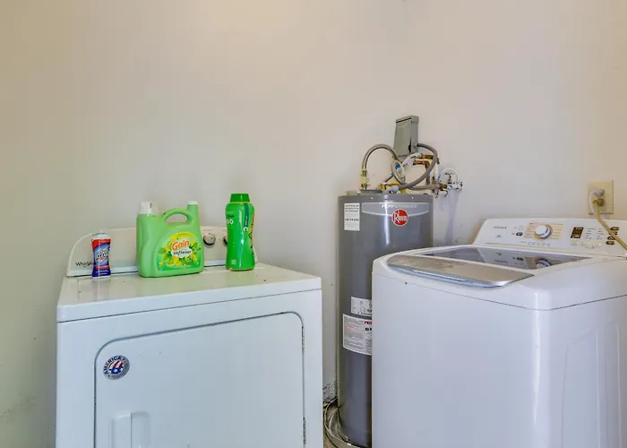 Pet-friendly Fsu W/ Private Fenced Yard Ferienhaus *